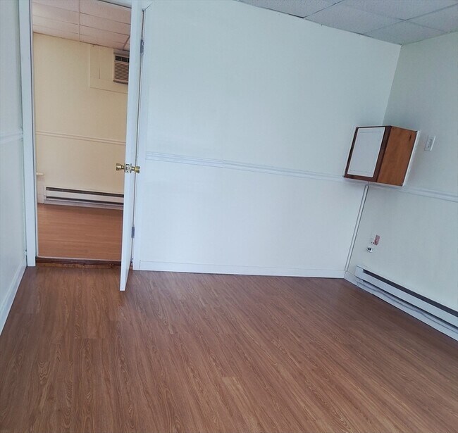 Photo - 1071 W Boylston St Unit 1