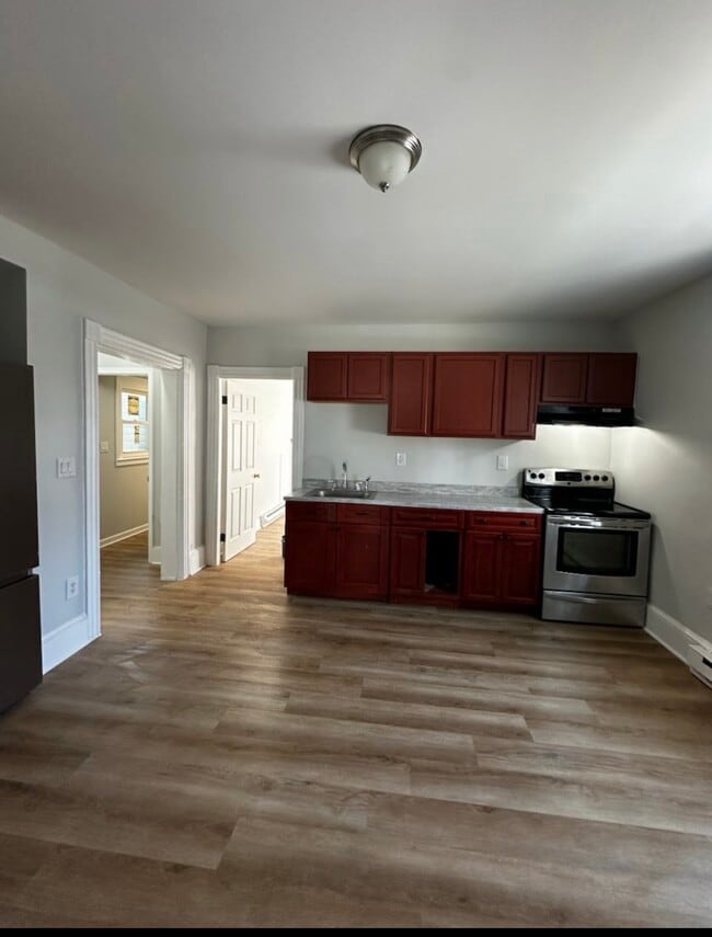 Building Photo - 531 W John St Unit 1