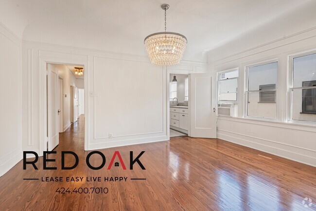 Building Photo - Absolutely Stunning Top Floor, Two-Bedroom... Unit 174 1/2 Rental