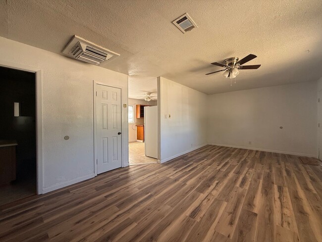 Photo - 809 Spruce Ave