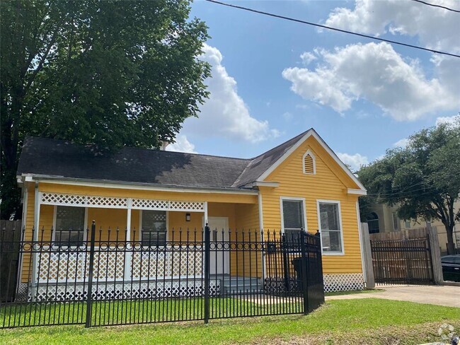 Building Photo - 1517 Summer St Rental
