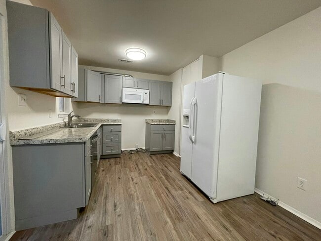 Photo - 1800 Regal Dr