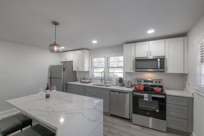 Photo - 633 Morreene Rd