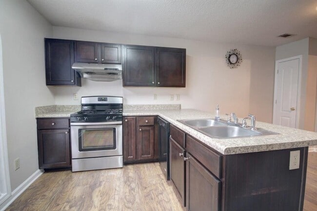 Photo - 33 Alston Ln SW