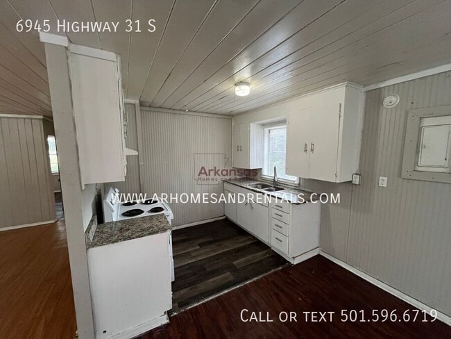 Photo - 6945 Highway 31 S