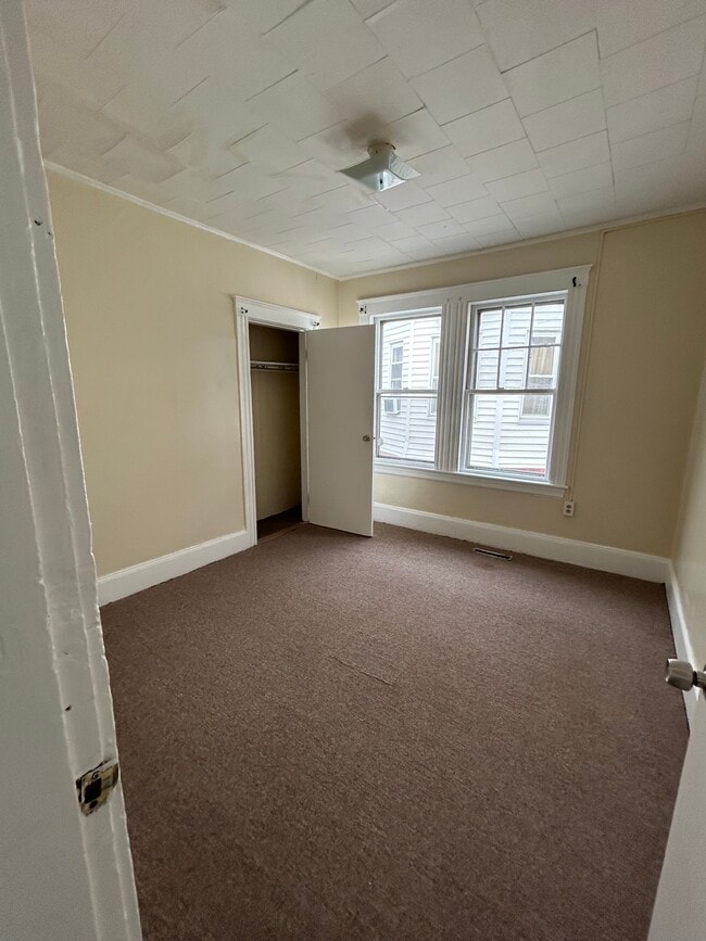 Building Photo - 47 Juniper St Unit 3