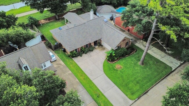 Photo - 15818 Sweetwater Creek Dr