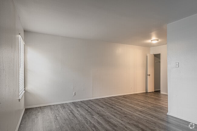 2BR, 1BA - 869SF - Living Room/Dining Room