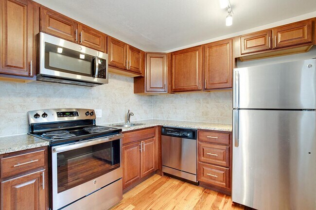 Photo - 1536 Williams St