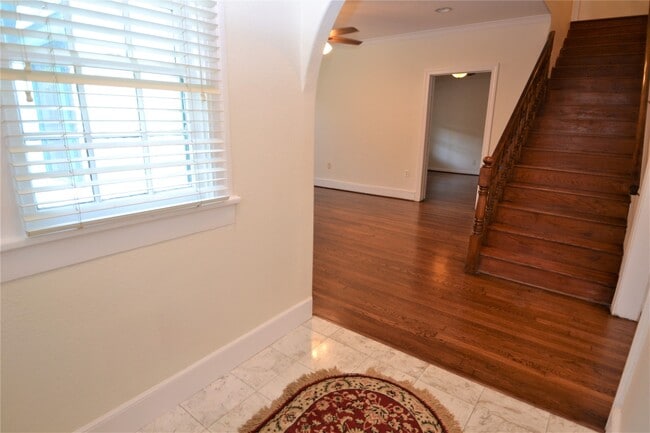 Photo - 2135 Bissonnet St