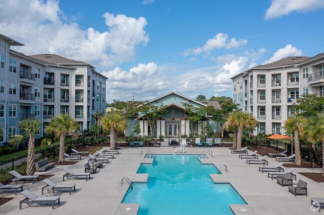 Photo - Atlantic on the Avenue