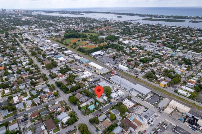 Photo - 625 Selkirk St