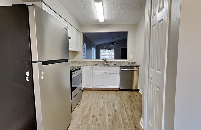 Photo - 530 Scarlet Maple Ct