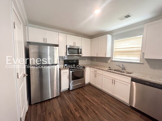 Photo - Limited Time Special Offer / 3 Bed/2.5 Bath Home with Garage / Pet-Friendly / Available Now!