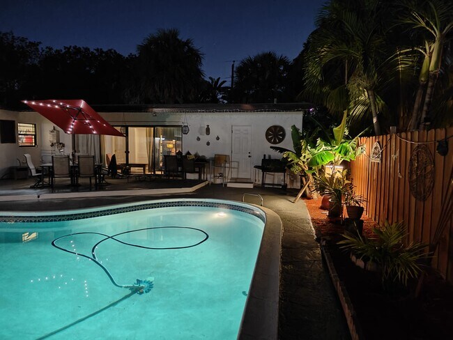 Photo - 2835 Dewey St