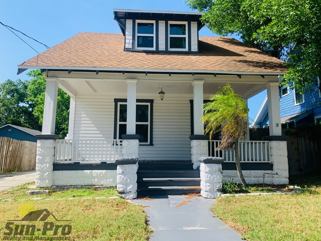 Photo - 212 Mullally St
