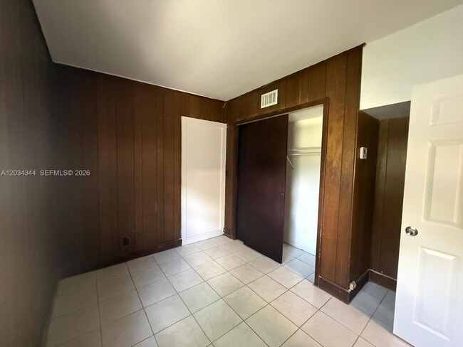 Photo - 120 NE 7th St Unidad 2