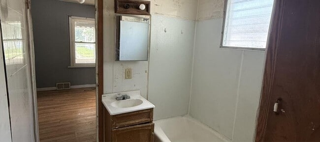 Photo - 1553 E Walnut St