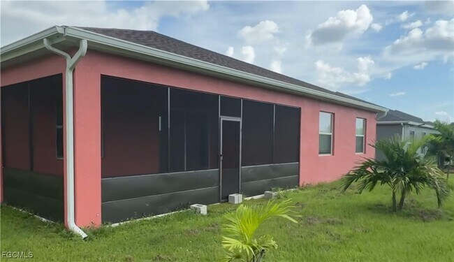 Photo - 1473 Bush St W