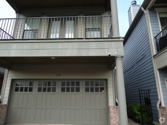 Building Photo - 1538 Nashua St Rental