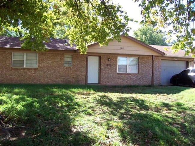 Building Photo - 3611 Buffalo Dr Rental