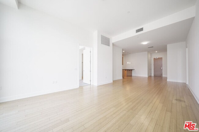 Photo - 3223 W 6th St Unit 605