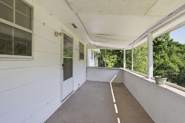 Building Photo - 5246 Old Hixson Pike