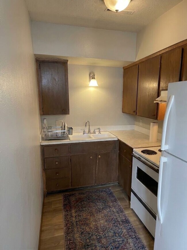 1133 Dixon Dr