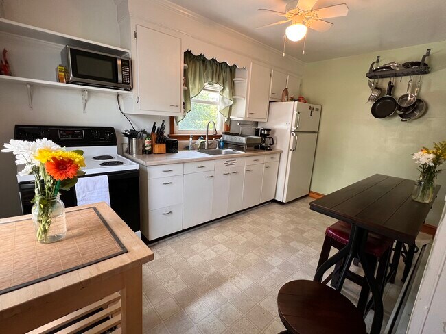 Photo - 324 Woodland View Dr