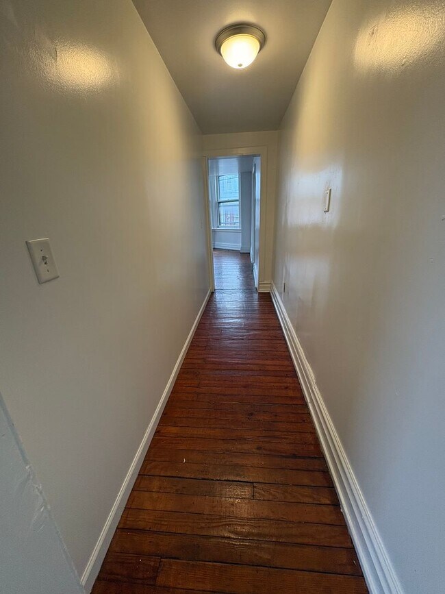 Photo - Spacious 2nd Floor 1 Bedroom Downtown-York City SD