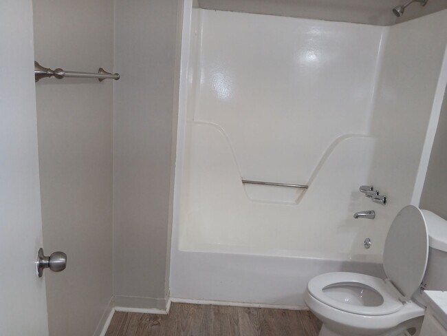 Photo - Charming 2 Bedroom Apartment Western Side of Birmingham Unit 1142 C