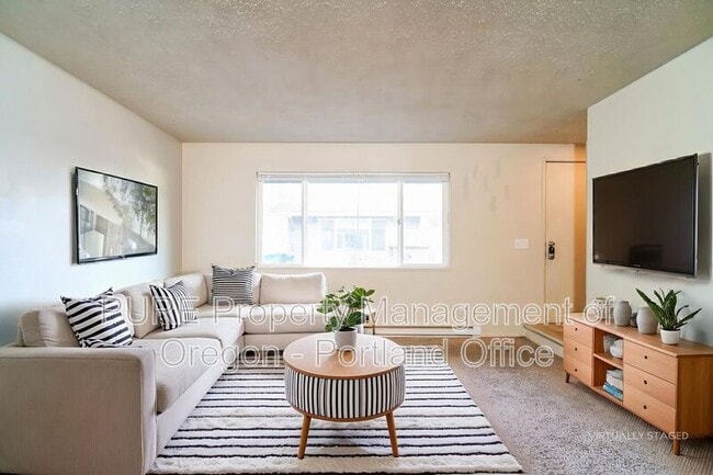 Building Photo - 2096 SE Pinelane St