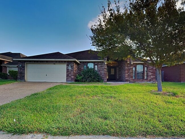 Building Photo - No Application Fees* $1000 Off 1st Month R...