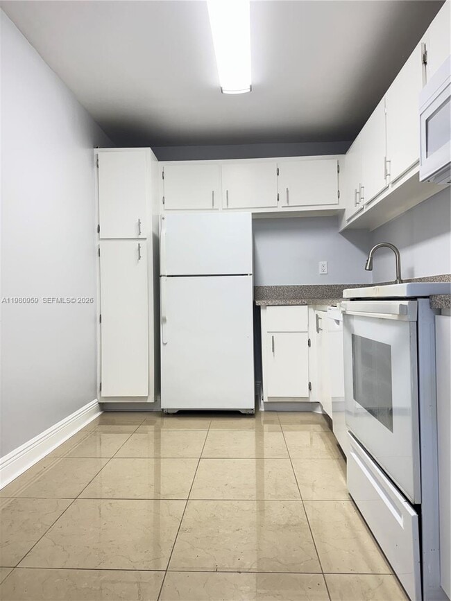 Building Photo - 1800 Sans Souci Blvd Unit 341