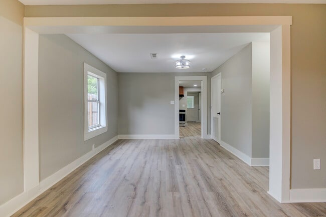 Photo - 140 N Commerce St