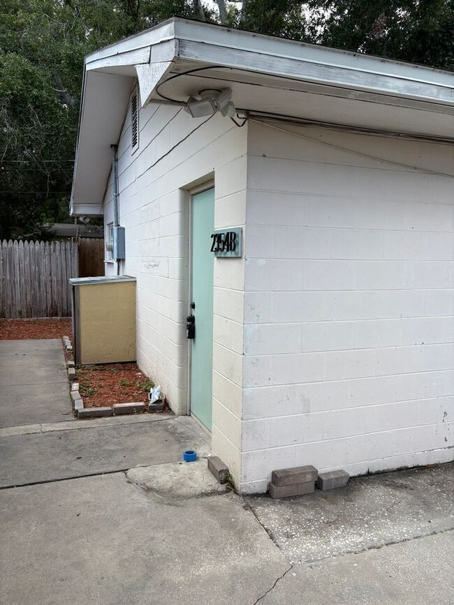 Building Photo - 1/1 cottage in St. Pete Rental