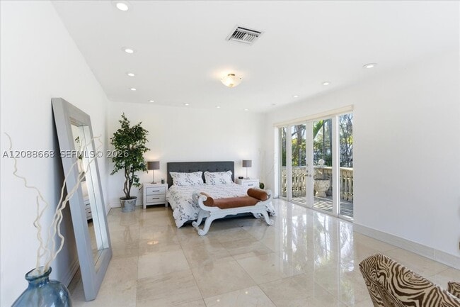 1249 Biscaya Dr