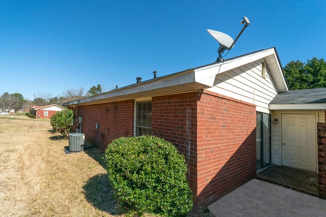 Photo - 2501 Riverchase Crossing NE