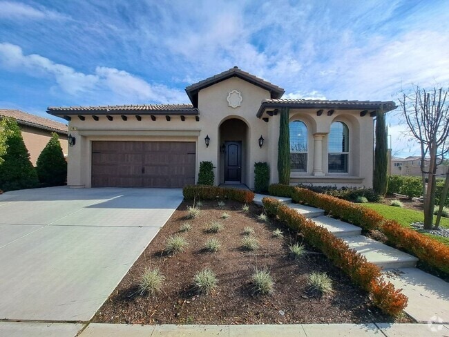 Building Photo - Beautiful 4 Bedroom Home In Clovis!