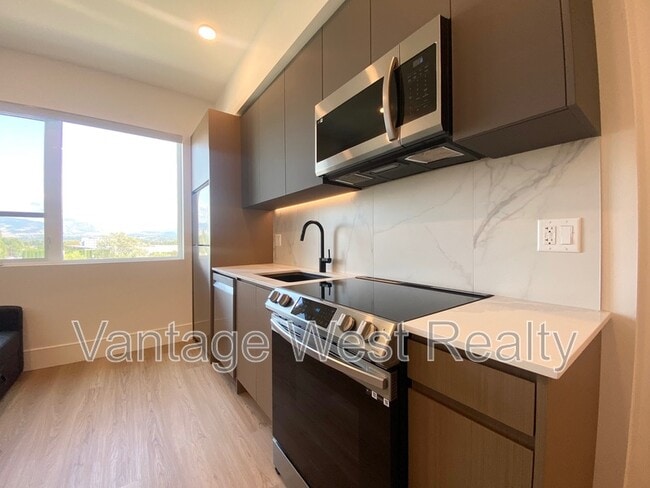 Photo - 720-720 K. L. O. Rd