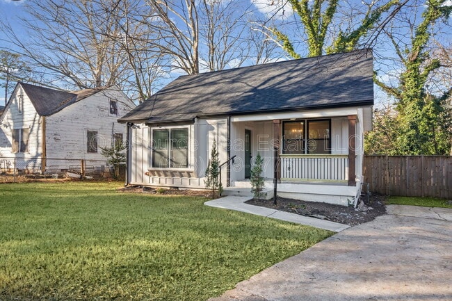 Photo - 1467 Ryan St SW