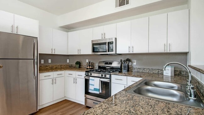 Kitchen | Fountains at Emerald Park Apartments | Apartments in Dublin, CA