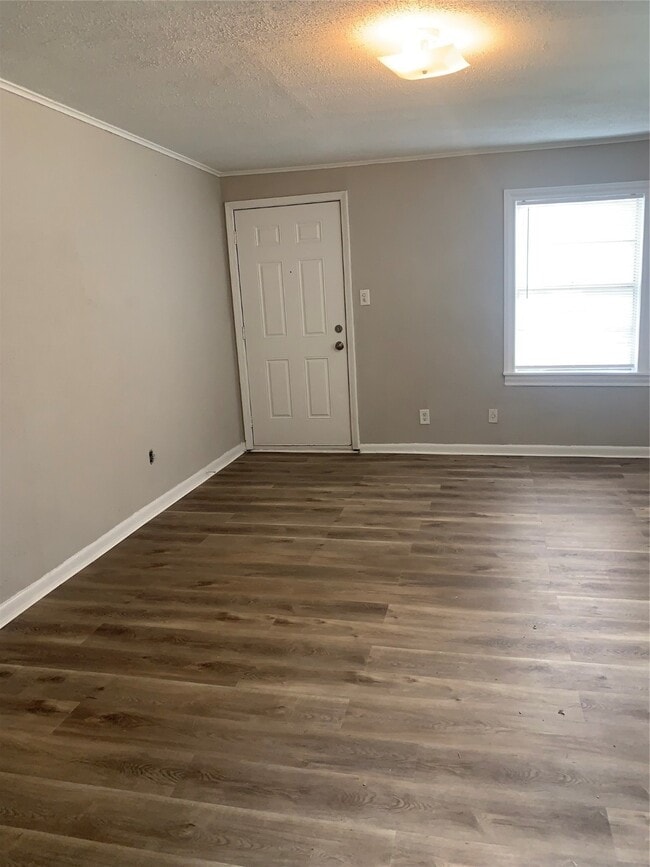 Photo - 10109 Palestine St