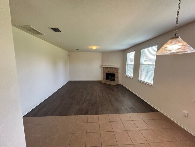 Photo - 2 WEEKS FREE RENT WITH MOVE IN ON OR BEFOR...