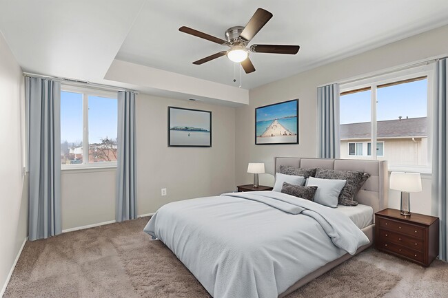 Photo - Huntington on the Hill