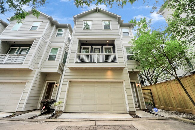 Building Photo - 2219 Bellefontaine