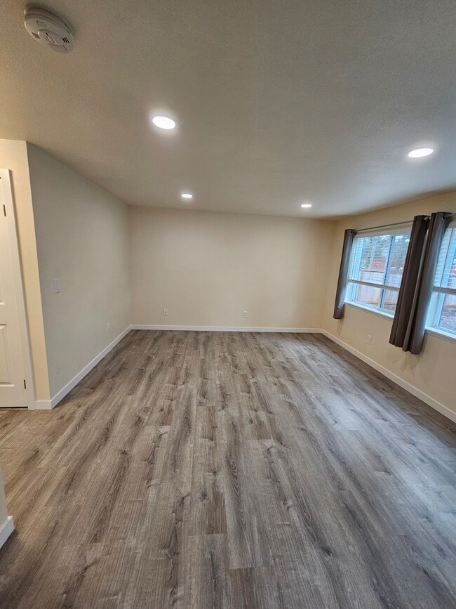 Photo - 12822 117th St E