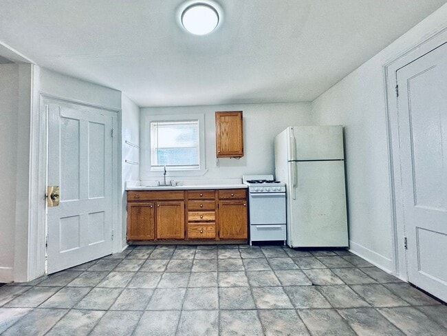 Photo - 175 Bradley St Unidad 175-1