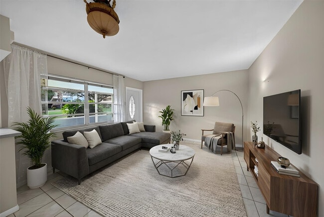 Building Photo - 5300 Washington St Unit H136