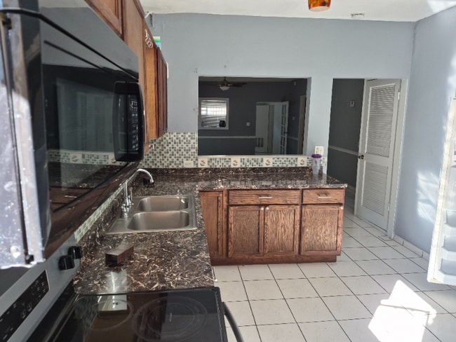 Photo - 1068 NW 31st St